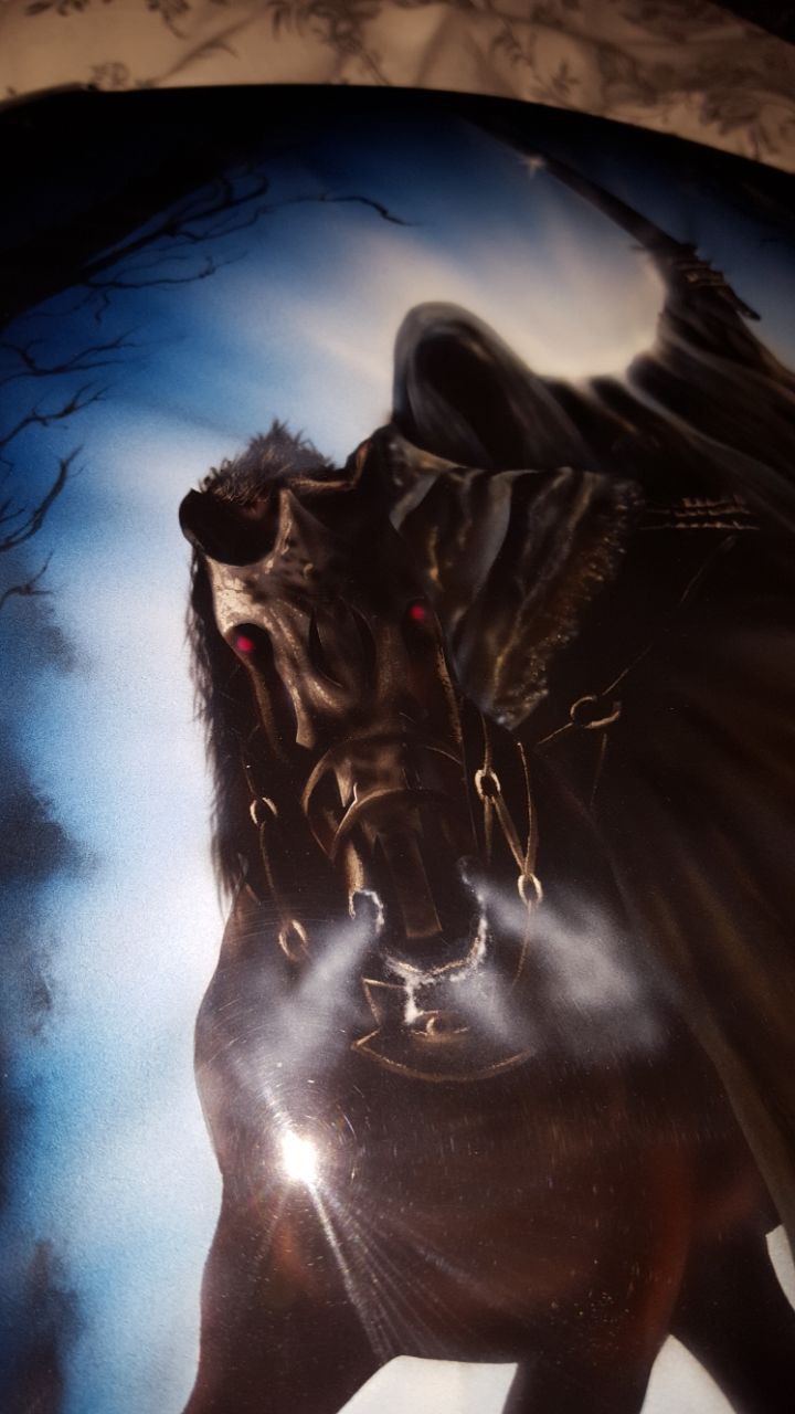 Airbrushed Painting of the lord of the rings, wraith on petrol tank